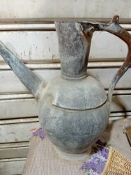 Qrammofon və patefonlar: Antik mis su qabı (ibrik) - Material: döymə mis - Forma: uzun dar