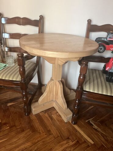 forma ideale barski sto: Trpezarijski sto, Okrugli, Drvo, Upotrebljenо