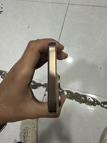 15 pro kabro: IPhone 16 Pro Max, 256 GB, Qızılı, Face ID — 6