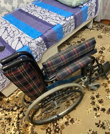 Инвалидные коляски: Инвалидная коляска + сиденье для ванны и ходунок. Комплект средств