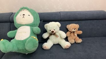 купить мебель для кафе бу: Продаю мишек все вместе 2500