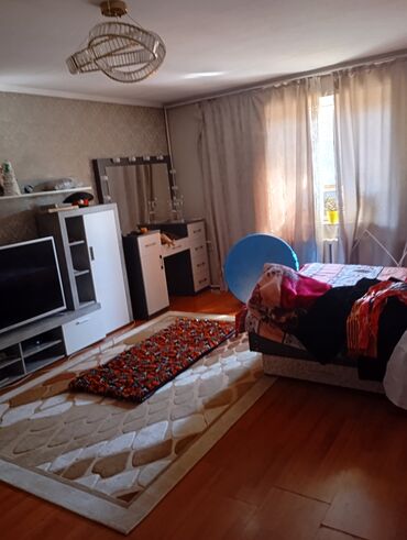 сдаю дом на длительный срок рядом просп жибек жолу бишкек: 120 м², 4 комнаты, Бронированные двери, Видеонаблюдение, Евроремонт