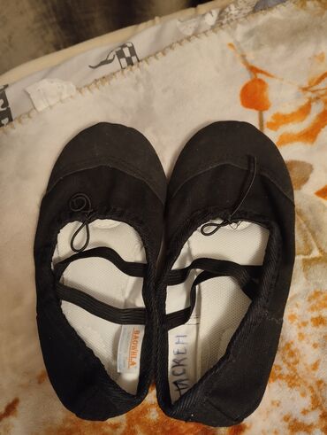 чешка обувь: Чешки тканевые в очень хорошем состоянии размер 32, мало носили