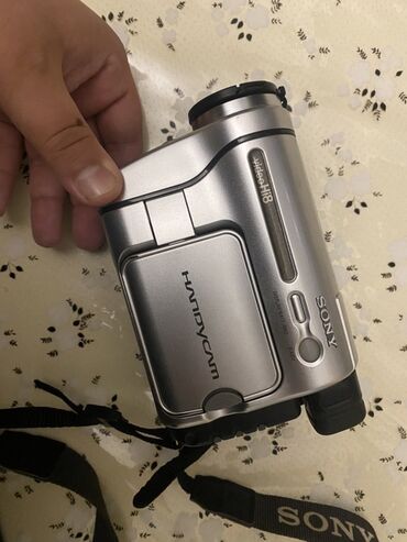 Mətbəx texnikası: Məhsul: Sony Handycam Video Hi8 videokamera Xüsusiyyətlər: - Video
