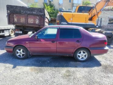 Volkswagen: Volkswagen Vento: 1996 г., 1.8 л, Механика, Бензин, Седан