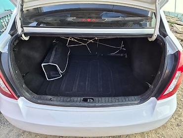 prius teker: Hyundai Accent: 1.4 l | 2009 il Sedan — 4