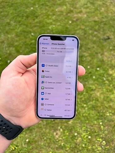 Apple iPhone: Apple iPhone – kompaktan model sa ravnim ivicama i dvostrukom zadnjom — 5