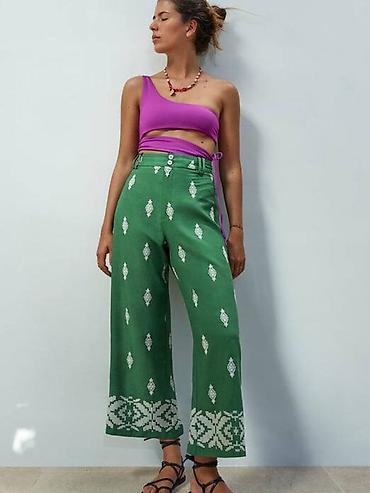 wild things: Ženske letnje pantalone sa etno printom
2100
Din
S M L — 3