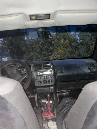 Volkswagen: Volkswagen Passat: 1993 г., 1.8 л, Механика, Бензин, Универсал — 1