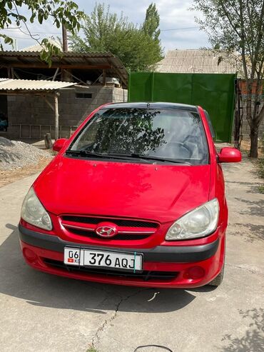 автомобиль коробка автомат: Субкомпактный автомобиль Hyundai Getz красного цвета, хэтчбек. Имеет