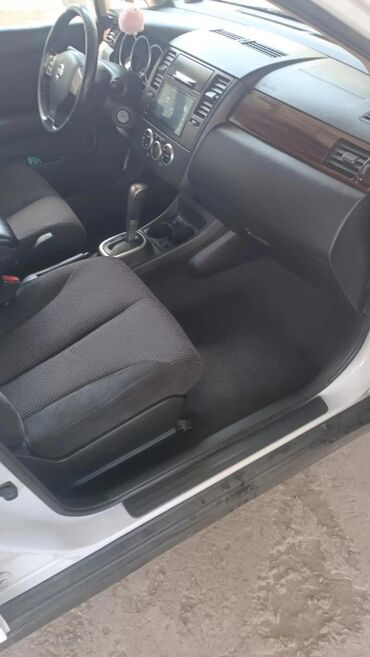 Nissan: Nissan Tiida: 1.8 l | 2011 il Sedan — 6