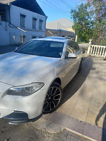 bmw z4 satilir: BMW 5 Series sedan (F10) – ağ rəng, M‑paket üslublu eksteryer. masin — 4