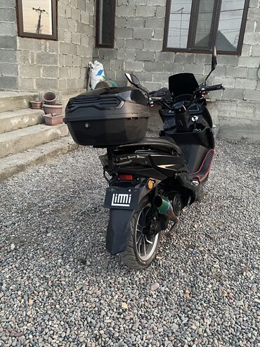 Скутеры: Макси-скутер Yamaha, 175 куб. см, Бензин — 10