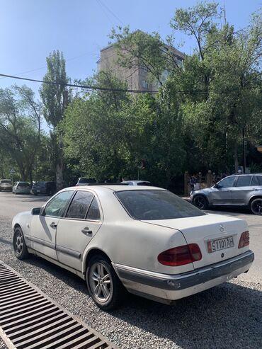 Mercedes-Benz: Mercedes-Benz E-Class: 1995 г., 2 л, Механика, Бензин, Седан
