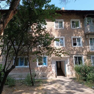 как быстро продать дом в бишкеке: 2 комнаты, 44 м², 104 серия, 2 этаж, Старый ремонт