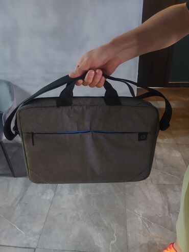Чехлы и сумки для ноутбуков: Продаю сумку для ноутбука от компании HP хорошее состояние отдам за