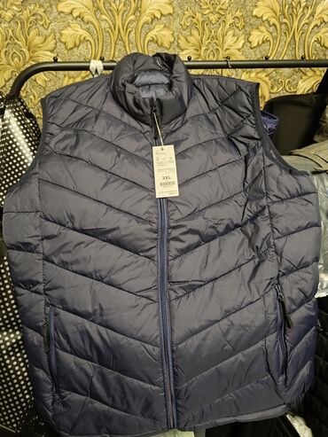 Другая мужская одежда: РАСПРОДАЖА !!! Жилет тёмно-синий . Наполнитель пуховое волокно — 9