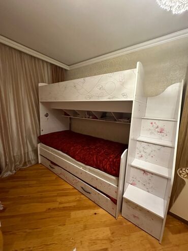 alt üst yataq: İdeal veziyyetde 2 mertebeli, 3 yataqlı çarpayı satılır. Alt çekmecede