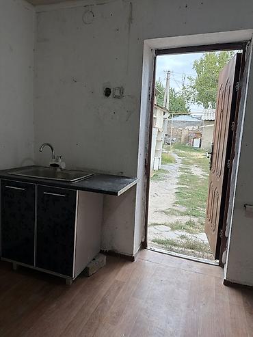 комната студия: Небольшое помещение-студия с отдельным входом. - Планировка: единое — 2
