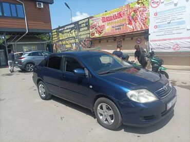 тайотта функарго: Автомобиль Toyota Corolla в синем цвете, кузов седан. Автомобиль обут