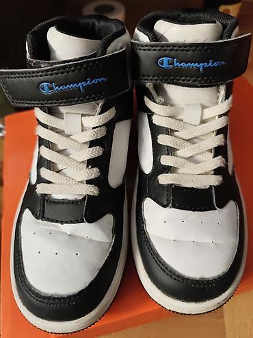zara obuća snizenje: Champion visoke patike – crno‑bele sa plavim detaljima - Model — 2