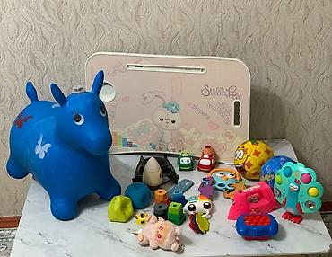 Набор детских игрушек и аксессуаров для раннего развития. Состав: -
