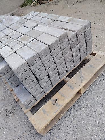spicka bloku: Beton səki daşları (brusçatka) - Material: vibropress beton - Rəng — 1