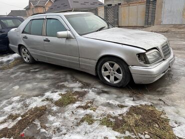 купить набор ключей force: Серебристый седан Mercedes-Benz S-класса (W140) с классическим
