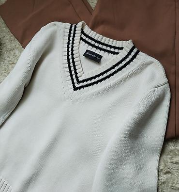 pull i bear: Marco O Polo džemper bele boje sa natpisom brenda na etiketi napred — 2