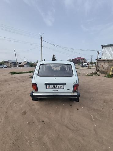 жип унаа: ВАЗ (ЛАДА) 4x4 Niva: 1999 г., 1.7 л, Кол менен иштөөчү, Бензин, Универсал — 4