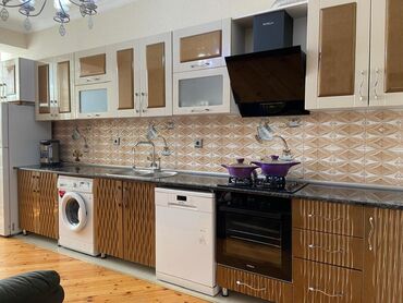 Ev üçün digər mebel: Metbex mebeli 800₼ satilir .Uzerinde moyka aspiratr verilir .Texmini