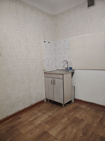 куплю дом в г ош: 1 комната, 31 м², Индивидуалка, 3 этаж, Старый ремонт