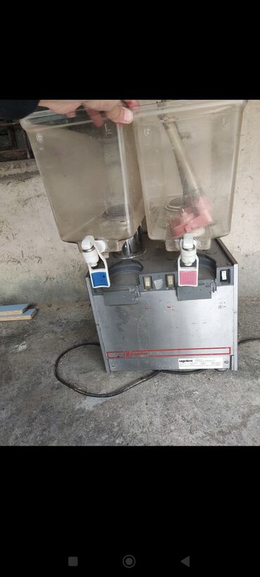 Dərin dondurucular: Su aparatı yaxşı vəziyyətdədi işləkdir