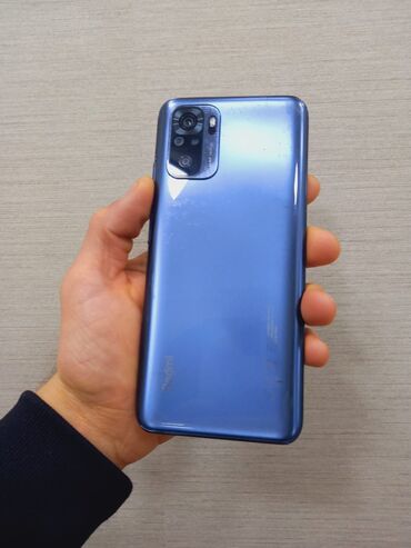 Digər mobil telefonlar: Satılır: 3 ədəd smartfon (şəkillərdə) 1) Apple iPhone (qara rəng) - — 18