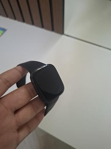 ağılı saatlar: Ağıllı qol saatı – qara rəng - Kvadrat formalı sensor ekran - Yan — 3