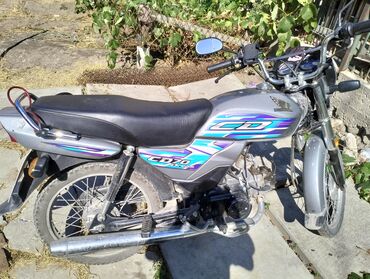 ош мотоцикл: Мотоцикл Honda CD70 Dream (наклейки CD70 Dream на боковинах и панели