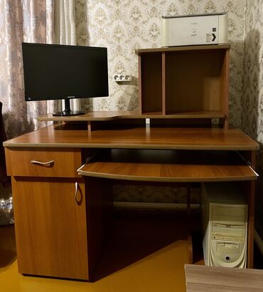 стол деревянный: Комплект офисной мебели, Шкаф, Стол, Б/у