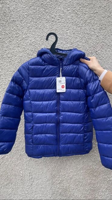 детская одежда куртки: Новое Размер S 44,46 Такая лёгкая куртка Имеется 2 карманы Так же с
