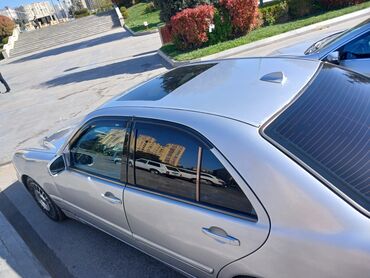 Mercedes-Benz: Mercedes-Benz 220: 2.2 l | 2000 il Sedan — 12