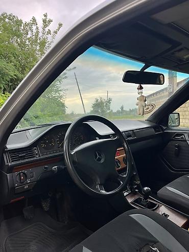 mercedes mühərriki: Mercedes-Benz W124: 2 l | 1991 il Sedan — 8