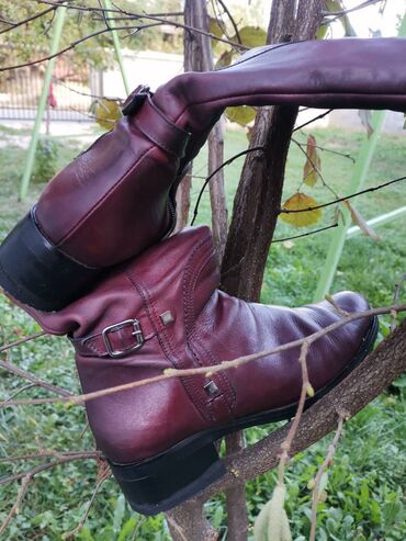 bez zenske cizme: High boots, 39