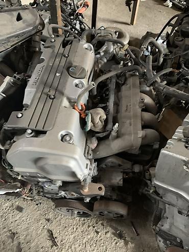 Детали двигателя и моторы в сборе: Двигатель Honda бензиновый, рядный 4‑цилиндровый, 16‑клапанный SOHC — 2
