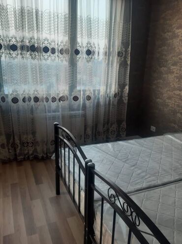 Uzunmüddətli kirayə mənzillər: Qaraev metrosuna yaxin 10 mertebeli binanın 1-ci mərtəbəsində yerləşən — 5