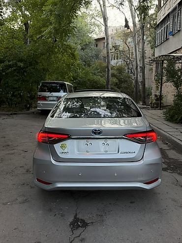 Toyota: Toyota Corolla: 2019 г., 1.8 л, Вариатор, Гибрид, Седан — 4