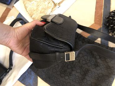 Çantalar: Chantalar,yaxshi veziyyetde. Qara roccobarocco olanlar-heresi 40 m,bej — 6