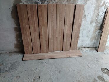 Напольные покрытия: Laminat döşəmə panelləri - Material: ağac teksturalı laminat (təbii