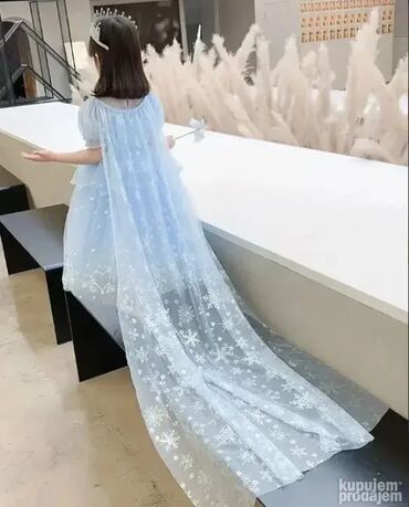 Kostimi za maskenbal: Model redni broj 14 Predivan kvalitetan kostmim haljina sa plaštom. Po — 6