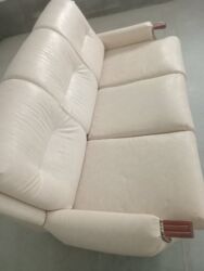 Ugaone garniture: Garnitura od eko koze u krem boji,u super stanju,jedina mana su na lalafo.rs — 9 Ugaone garniture: Garnitura od eko koze u krem boji,u super stanju,jedina mana su — 9