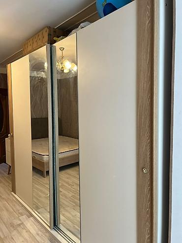 asilqan 65 azn: Məhsul: Yataq otağı üçün sürgülü şkaf + tumbalar Təsvir: - Üç qapılı — 3