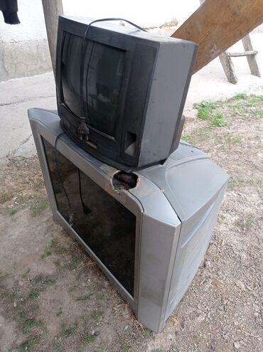 телевизор в расрочку: Продаётся два телевизора по цене одной! Sharp рабочий. Но с дефектами